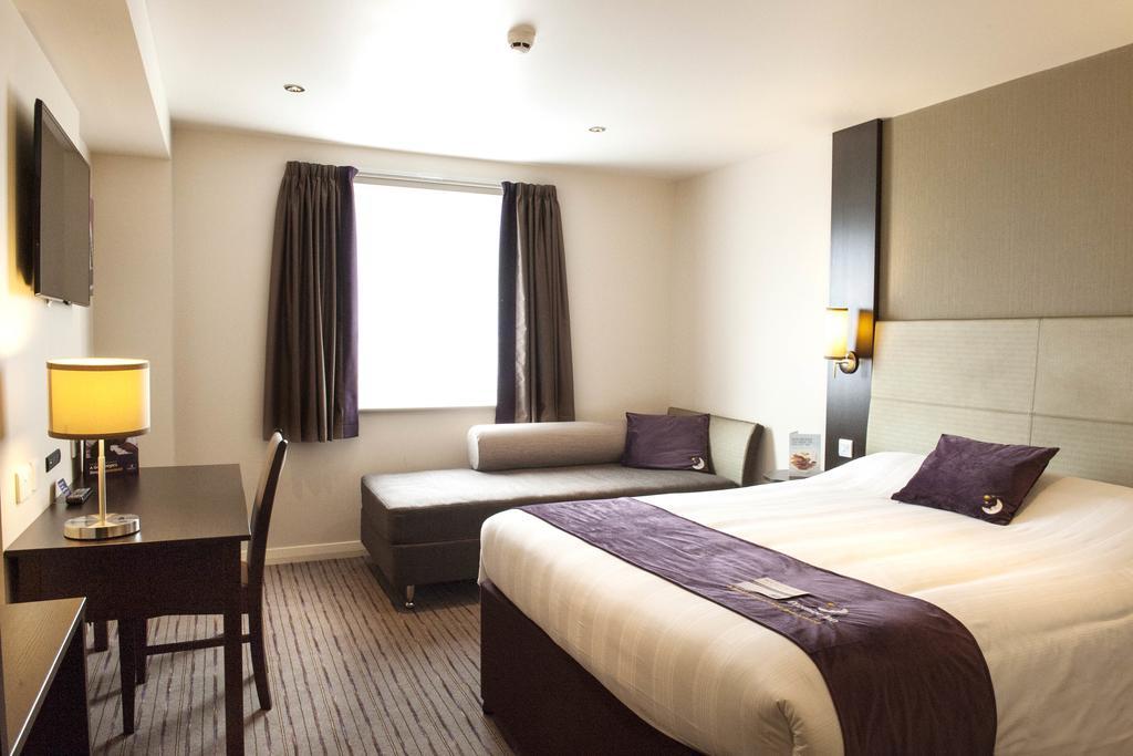 Premier Inn Southampton City Centre Exterior photo